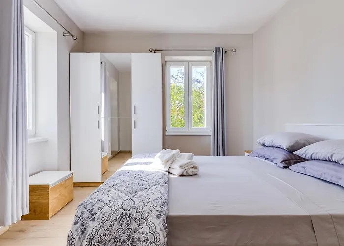 Ivanica By Interhome *